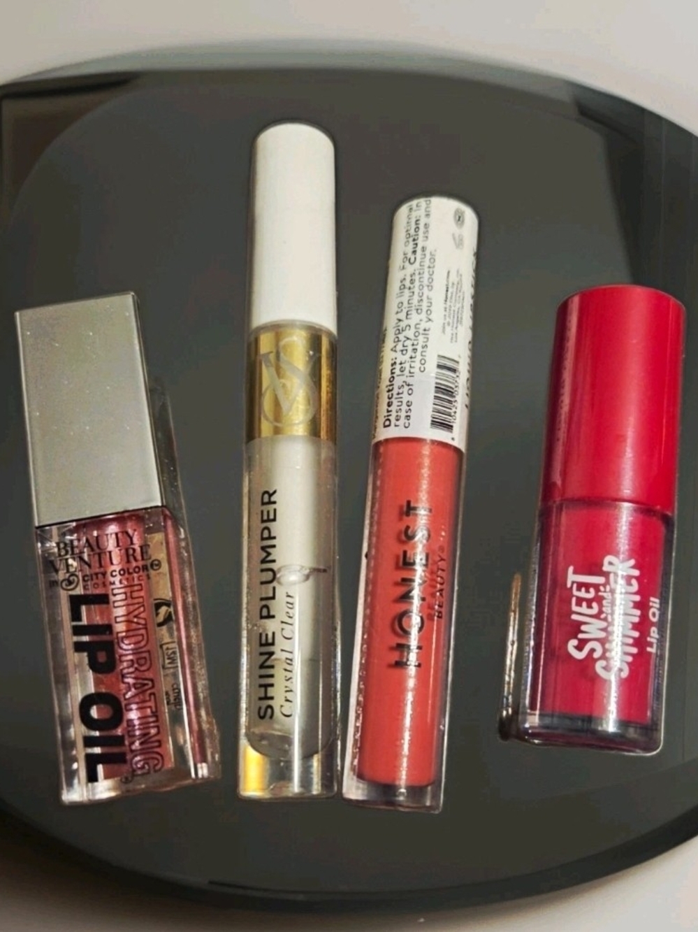 Assorted Lip Lot: Beauty Venture Hydrating Lip Oil + Honest Beauty Gloss